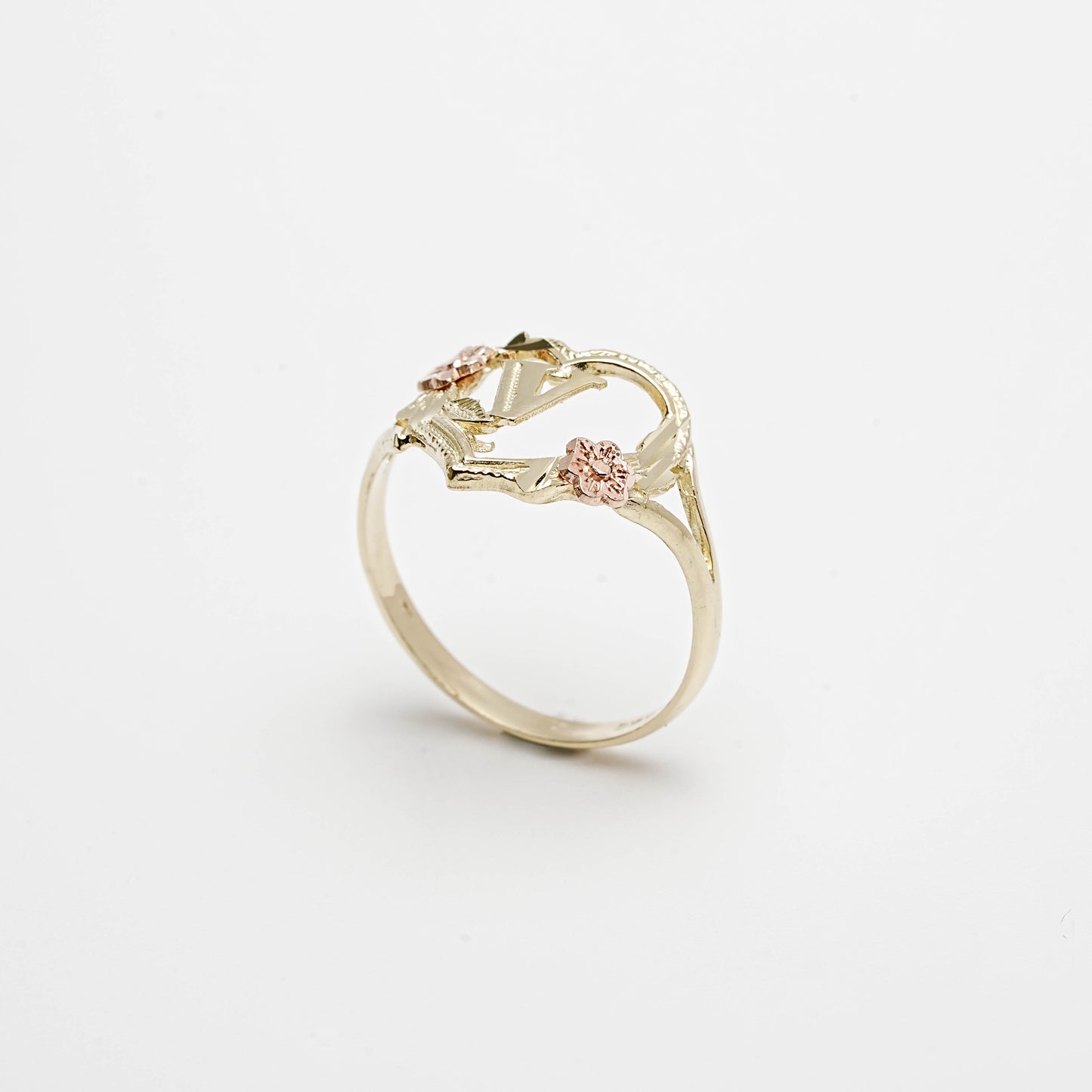 10K Heart Initial V Ring
